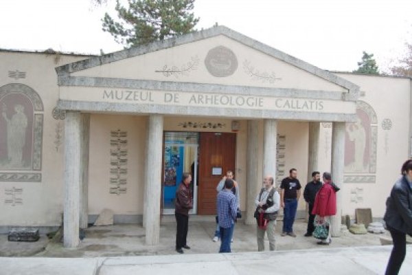 Spectacol de teatru şi comedie la Muzeul Callatis